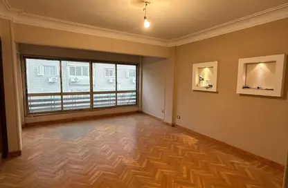 شقة - 4 غرف نوم - 2 حمامات للبيع في شارع الميرغني - ارض الجولف - مصر الجديدة - القاهرة