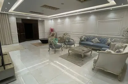 فيلا - 5 غرف نوم - 5 حمامات للايجار في پريڤادو - مدينتي - القاهرة