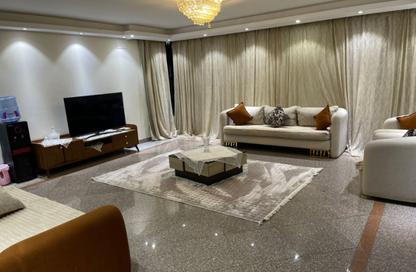 Apartment - 3 Bedrooms - 2 Bathrooms for sale in Hob Al Din St. - Al Hadiqah Al Dawliyah - 7th District - Nasr City - Cairo