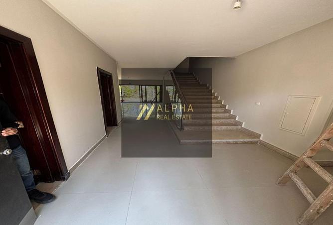 98002744 - Property Image 3