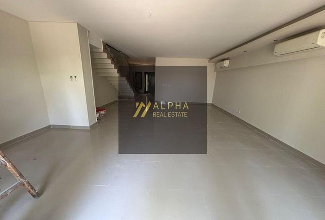 98002744 - Property Main Image