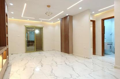 Apartment - 2 Bedrooms - 2 Bathrooms for sale in Gate 1 - Khofo - Hadayek El Ahram - Giza