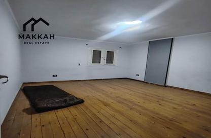 Apartment - 3 Bedrooms - 1 Bathroom for rent in Salah Salem St. - Roxy - Heliopolis - Masr El Gedida - Cairo