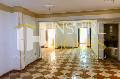 Apartment - 4 Bedrooms - 2 Bathrooms for sale in Miami - Hay Awal El Montazah - Alexandria