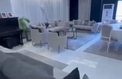 Apartment - 4 Bedrooms - 3 Bathrooms for sale in Souk EL Zahraa Wa Al Maadi St. - Zahraa El Maadi - Hay El Maadi - Cairo