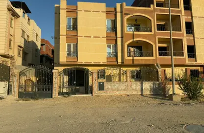 فيلا - 8 غرف نوم - 6 حمامات للبيع في الحي الثامن - مدينة العبور - القليوبية