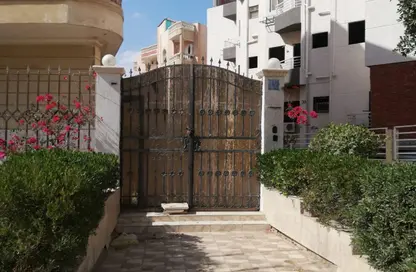 Apartment - 2 Bedrooms - 1 Bathroom for sale in Doctor Ali Lotfy St. - 3rd District - Sheikh Zayed City - Giza