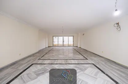 Office Space - 3 Bedrooms - 3 Bathrooms for rent in Al Ekbal St. - Laurent - Hay Sharq - Alexandria