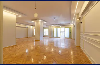 شقة - 4 غرف نوم - 3 حمامات للبيع في شارع مصطفي فهمي - جليم - حي شرق - الاسكندرية