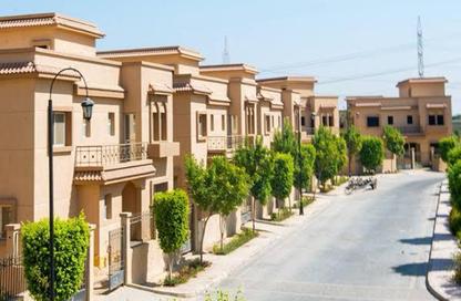 فيلا - 5 غرف نوم - 5 حمامات للايجار في ريحانا فيلاز - امتداد المستثمرين الشمالية - مدينة القاهرة الجديدة - القاهرة