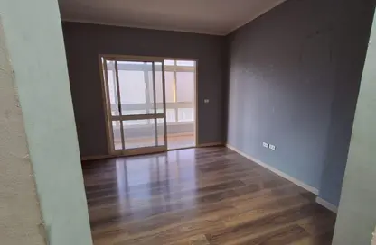 Apartment - 2 Bedrooms - 1 Bathroom for sale in Al Mostakbal - 12th District - Sheikh Zayed City - Giza