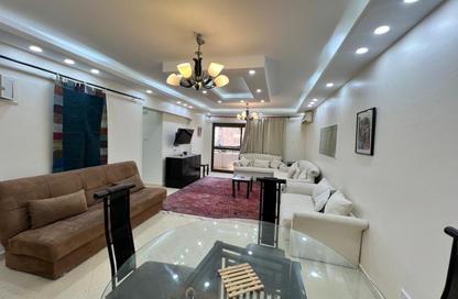 شقة - 2 غرف نوم - 2 حمامات للايجار في شارع لبنان - المهندسين - الجيزة