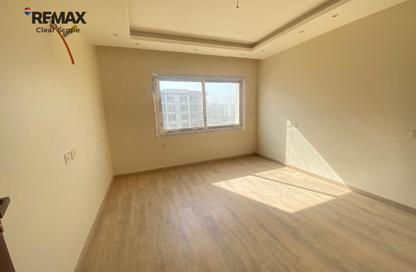 Apartment - 3 Bedrooms - 3 Bathrooms for rent in Garden Residence - Hyde Park - New Cairo City - Cairo