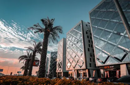 محل تجاري - استوديو - 1 حمام للايجار في وان قطامية - كمبوندات القطامية - القطامية - مدينة القاهرة الجديدة - القاهرة