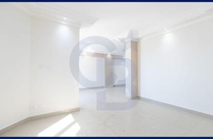 شقة - 2 غرف نوم - 2 حمامات للبيع في طريق الجيش - ميامي - حي اول المنتزة - الاسكندرية شقة - 2 غرف نوم - 2 حمامات للبيع في طريق الجيش - ميامي - حي اول المنتزة - الاسكندرية