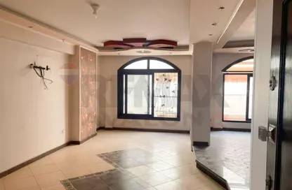 Apartment - 3 Bedrooms - 1 Bathroom for sale in Smouha - Hay Sharq - Alexandria Apartment - 3 Bedrooms - 1 Bathroom for sale in Smouha - Hay Sharq - Alexandria
