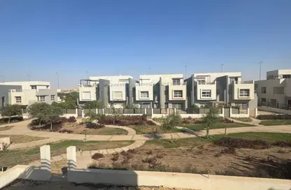 تاون هاوس - 4 غرف نوم - 3 حمامات للبيع في كلاستر 18 - هايد بارك - مدينة القاهرة الجديدة - القاهرة