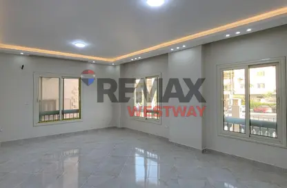 شقة - 3 غرف نوم - 2 حمامات للبيع في الحي الثامن - الشيخ زايد - الجيزة