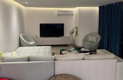 Apartment - 4 Bedrooms - 3 Bathrooms for sale in Al Mahdi Bin Baraka St. - Al Hadiqah Al Dawliyah - 7th District - Nasr City - Cairo