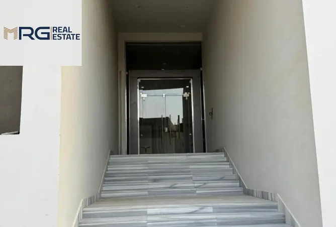 121654396 - Property Image 3