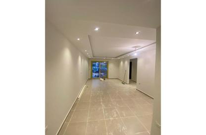 Apartment - 3 Bedrooms - 2 Bathrooms for sale in Golden Gate - South Teseen St. - The 5th Settlement - New Cairo City - Cairo
