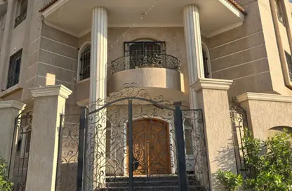 Apartment - 3 Bedrooms - 3 Bathrooms for sale in Om Kolthum Street - The 1st Settlement - New Cairo City - Cairo