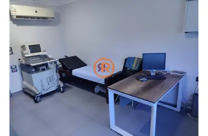 نصف طابق - استوديو - 8 حمامات للبيع في شارع الهرم - منطقة الجيزة - جنوب الجيزة - الجيزة