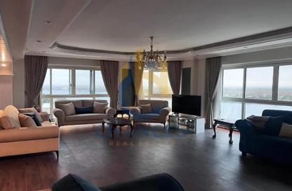 Apartment - 5 Bedrooms - 3 Bathrooms for sale in Cornish El Nile St. - Maadi - Hay El Maadi - Cairo