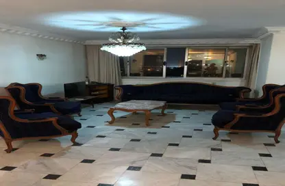 Apartment - 3 Bedrooms - 2 Bathrooms for sale in Hassan Assem St. - Zamalek - Cairo