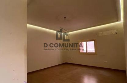 Apartment - 2 Bedrooms - 2 Bathrooms for sale in Musab Bin Omair St. - Area E - Ganoob El Acadimia - New Cairo City - Cairo