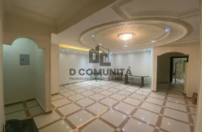 Apartment - 4 Bedrooms - 2 Bathrooms for rent in Aly Sharawy St. - Al Narges 5 - Al Narges - New Cairo City - Cairo