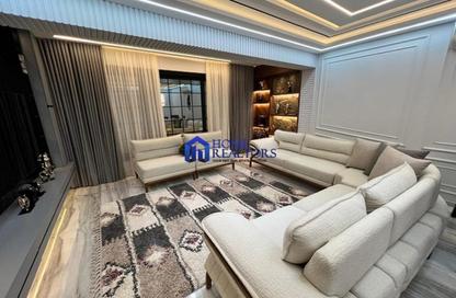 Apartment - 3 Bedrooms - 2 Bathrooms for sale in Sarayat Al Maadi - Hay El Maadi - Cairo
