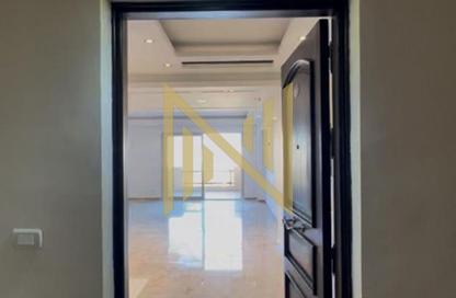Apartment - 3 Bedrooms - 2 Bathrooms for rent in Green 3 - 2nd District - Sheikh Zayed City - Giza
