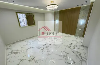 Apartment - 2 Bedrooms - 3 Bathrooms for sale in Gameat Al Dewal Al Arabeya St. - Mohandessin - Giza