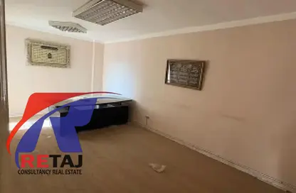 شقة - 3 غرف نوم - 2 حمامات للبيع في شارع حافظ رمضان - المنطقة السادسة - مدينة نصر - القاهرة