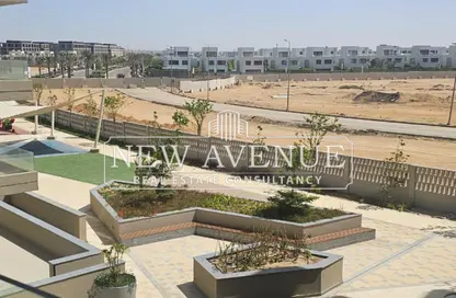 شقة - 2 غرف نوم - 2 حمامات للبيع في كمبوند البروج - كمبوندات الشروق - مدينة الشروق - القاهرة