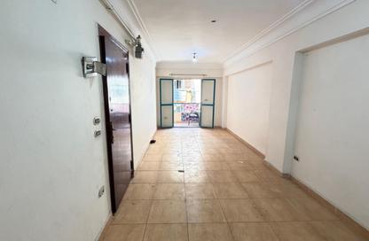 Apartment - 2 Bedrooms - 1 Bathroom for sale in Doctor Rashwan Hassan St. - Sidi Beshr - Hay Awal El Montazah - Alexandria