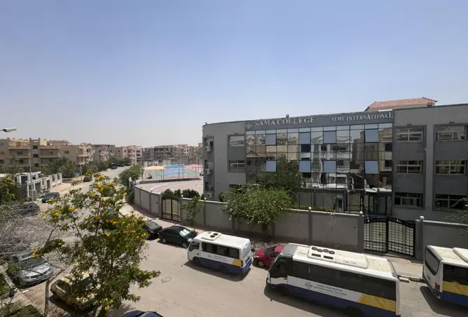 98831002 - Property Image 2
