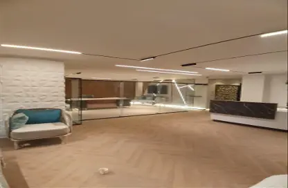 مساحات مكتبية - 8 غرف نوم - 5 حمامات للايجار في شارع محي الدين أبو العز - المهندسين - الجيزة