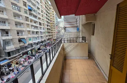 Apartment - 3 Bedrooms - 1 Bathroom for sale in Khaled Ibn Al Walid St. - Miami - Hay Awal El Montazah - Alexandria
