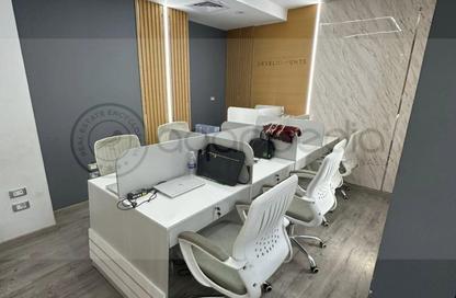 نصف طابق - 2 غرف نوم - 2 حمامات للايجار في مول بوينت 90 - المستثمرين الجنوبية - مدينة القاهرة الجديدة - القاهرة