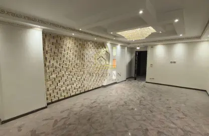 Office Space - 3 Bedrooms - 2 Bathrooms for rent in 10th Sector - Zahraa El Maadi - Hay El Maadi - Cairo