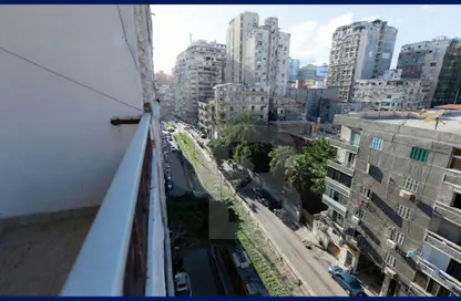 شقة - 3 غرف نوم - 2 حمامات للبيع في شارع عبد السلام عارف - جليم - حي شرق - الاسكندرية