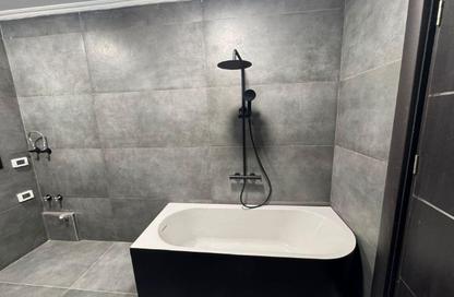 Apartment - 4 Bedrooms - 2 Bathrooms for rent in Cornish El Nile St. - Maadi - Hay El Maadi - Cairo