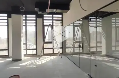 مساحات مكتبية - 3 غرف نوم - 2 حمامات للايجار في ديستريكت 5 - كمبوندات التجمع الخامس - التجمع الخامس - مدينة القاهرة الجديدة - القاهرة