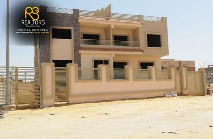 Townhouse - 7 Bedrooms - 7+ Bathrooms for sale in 9th District - Sheikh Zayed City - Giza