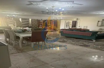 Apartment - 5 Bedrooms - 3 Bathrooms for sale in Cornish El Nile St. - Maadi - Hay El Maadi - Cairo