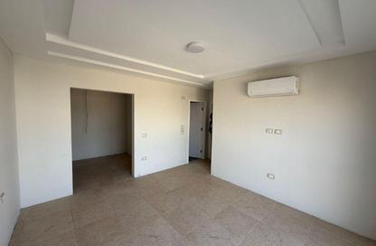 Apartment - 4 Bedrooms - 3 Bathrooms for sale in Hyde Park - New Cairo City - Cairo