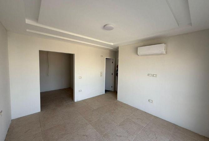 70098704 - Property Image 3