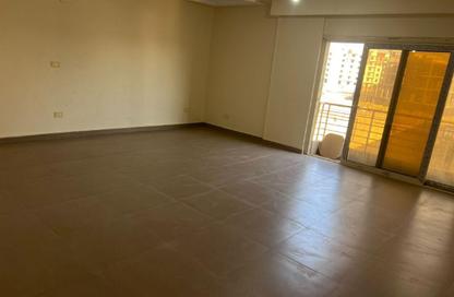 Apartment - 3 Bedrooms - 2 Bathrooms for rent in Mostashareen - North Investors Area - New Cairo City - Cairo